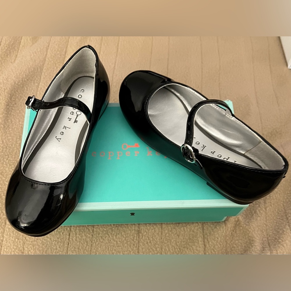 Copper key black patent leather girls shoe size 9